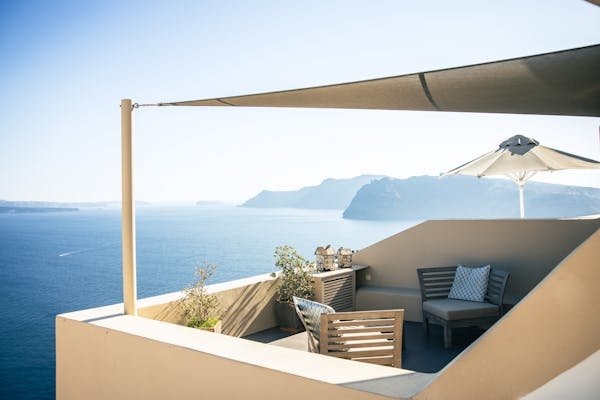 Voile d'ombrage avec enrouleur : confort et praticité réunis